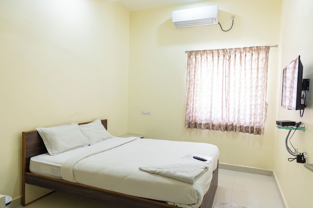 Shrees Hotel