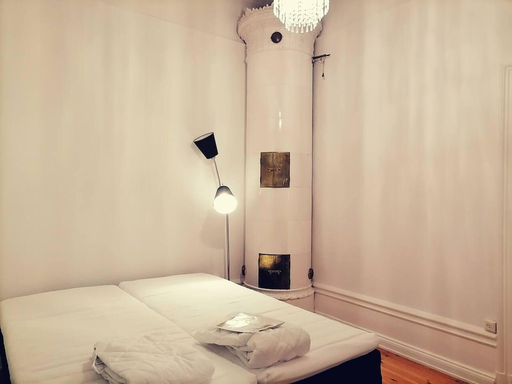 Beautiful 1-bed Apartment in Stockholm view 2