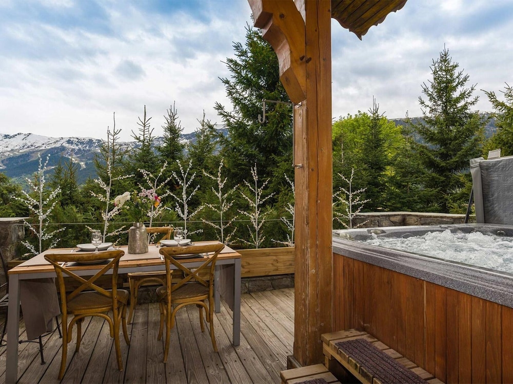 Large Chalet With Barrel Sauna and Whirlpool