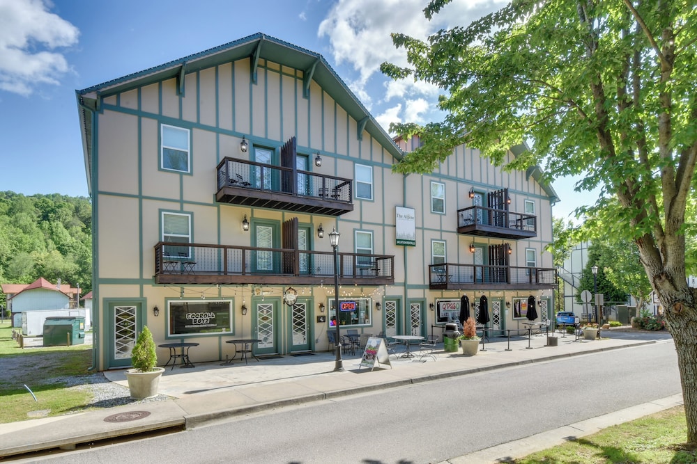 Condo Steps to Bavarian Village & River in Helen