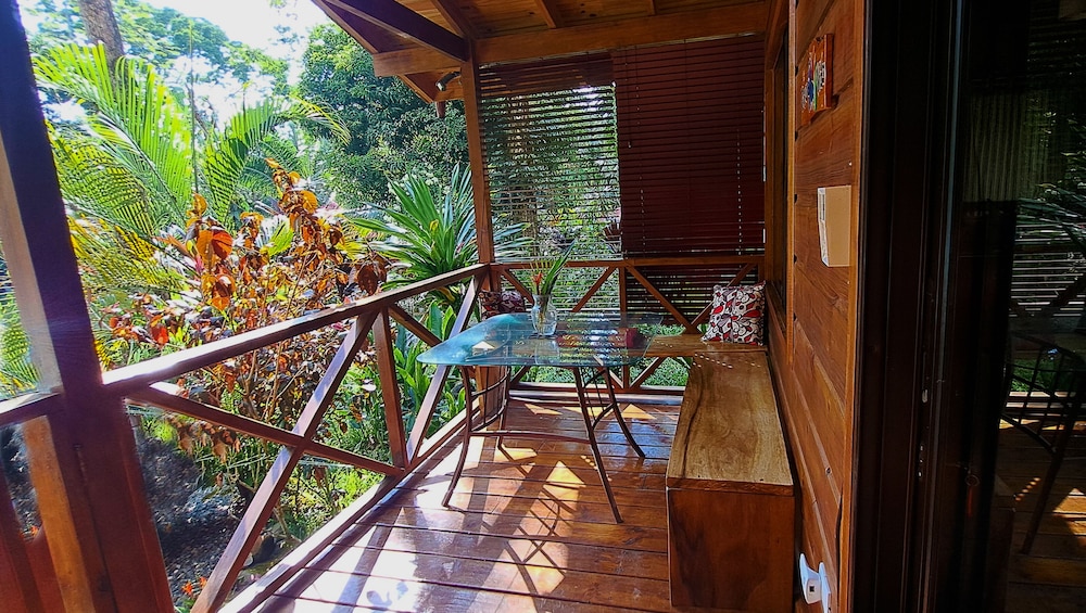 Cabinas Costa Tropicana