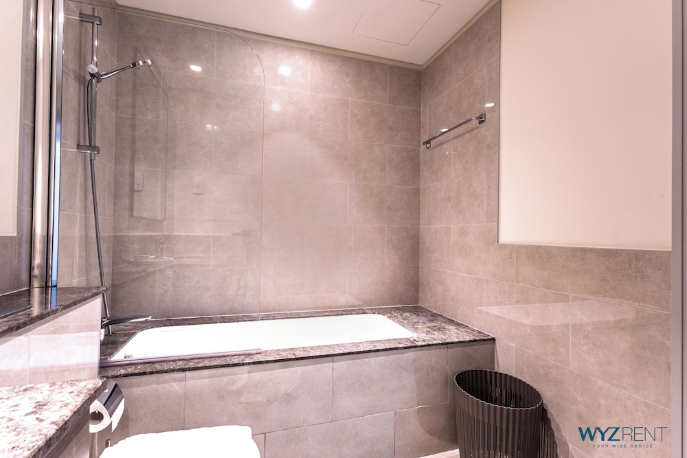 Modern 1BR Forte Near Burj & Mall