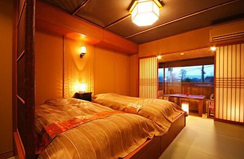 Kyoto Arashiyama Onsen Ryokan Hanaikada - Image 5