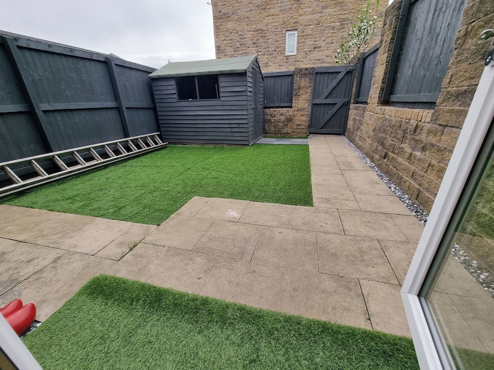 Leyland Road Retreat - 4 Bedroom House
