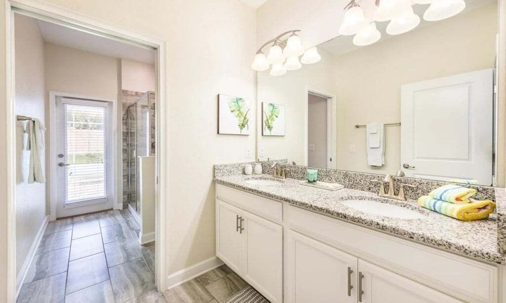 Spacious 5 Bed Pool Home With Game Room 5 Bedroom Home