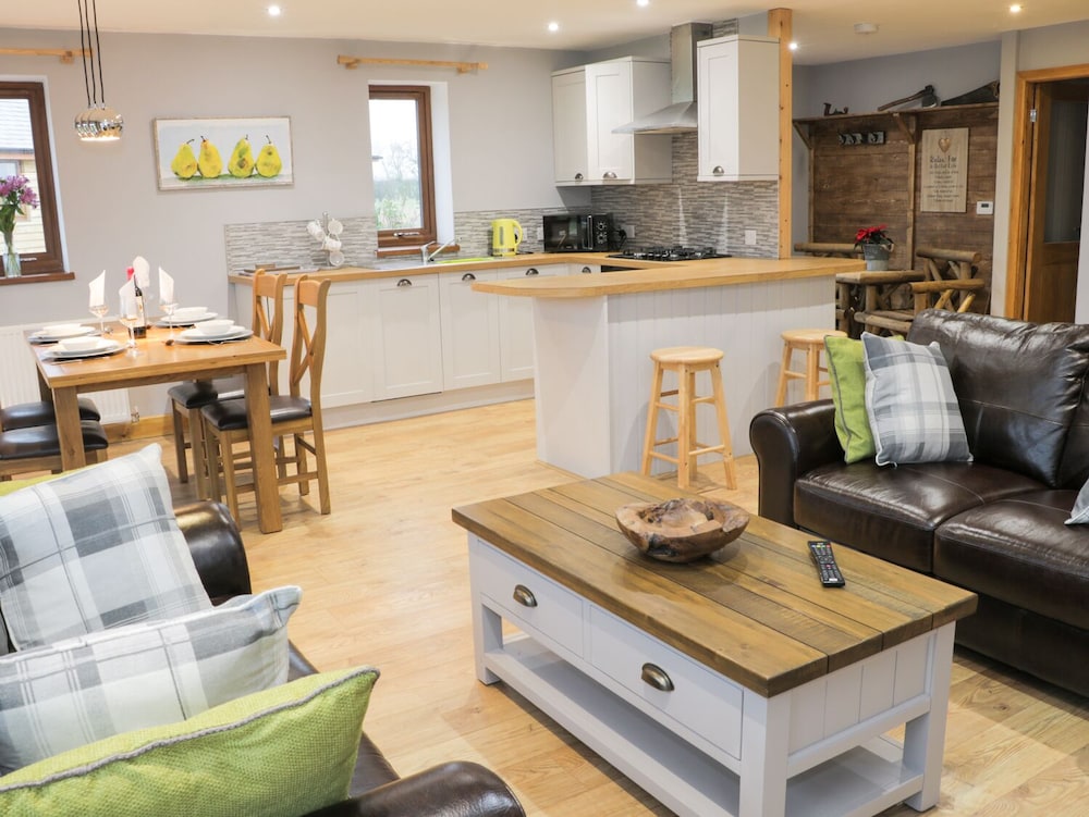 Woodman's Lodge view 5
