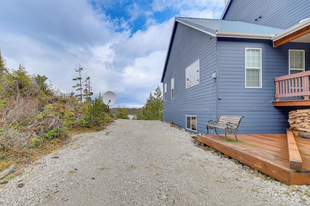 Fish & Hike: Apartment w/ Pool Table in Ketchikan!
