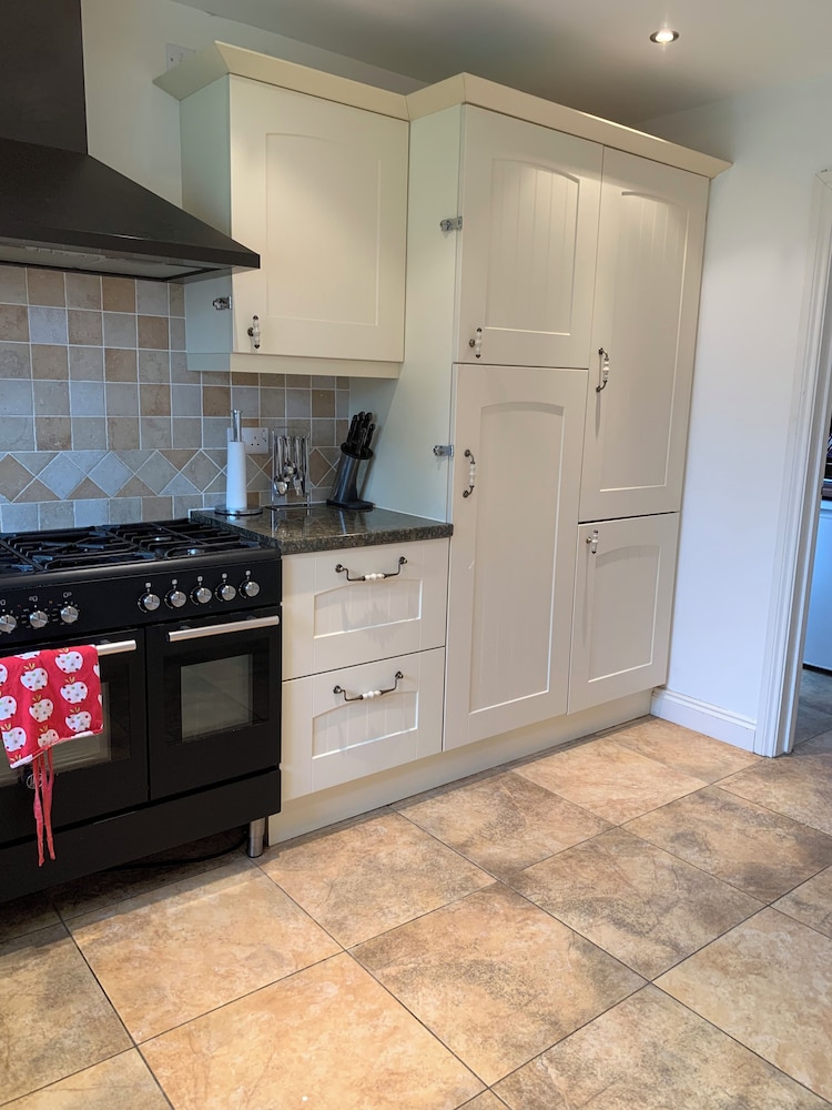 Coventry Charm - Spacious 3 Bedroom House view 4