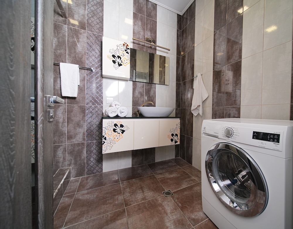 Elegant Suite by Sweet Home