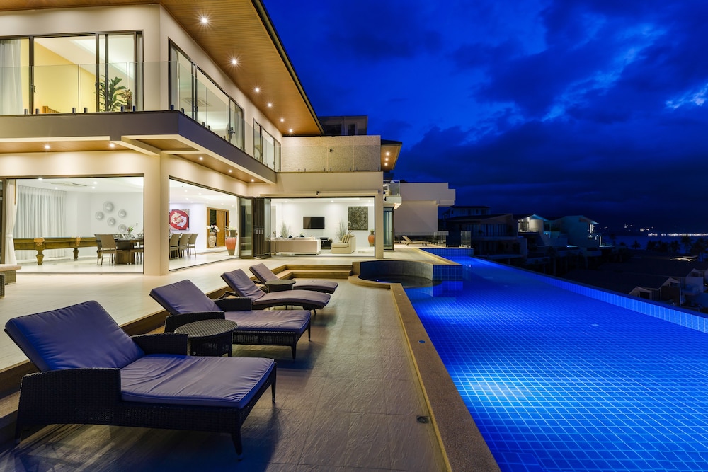 Villa Tasanee