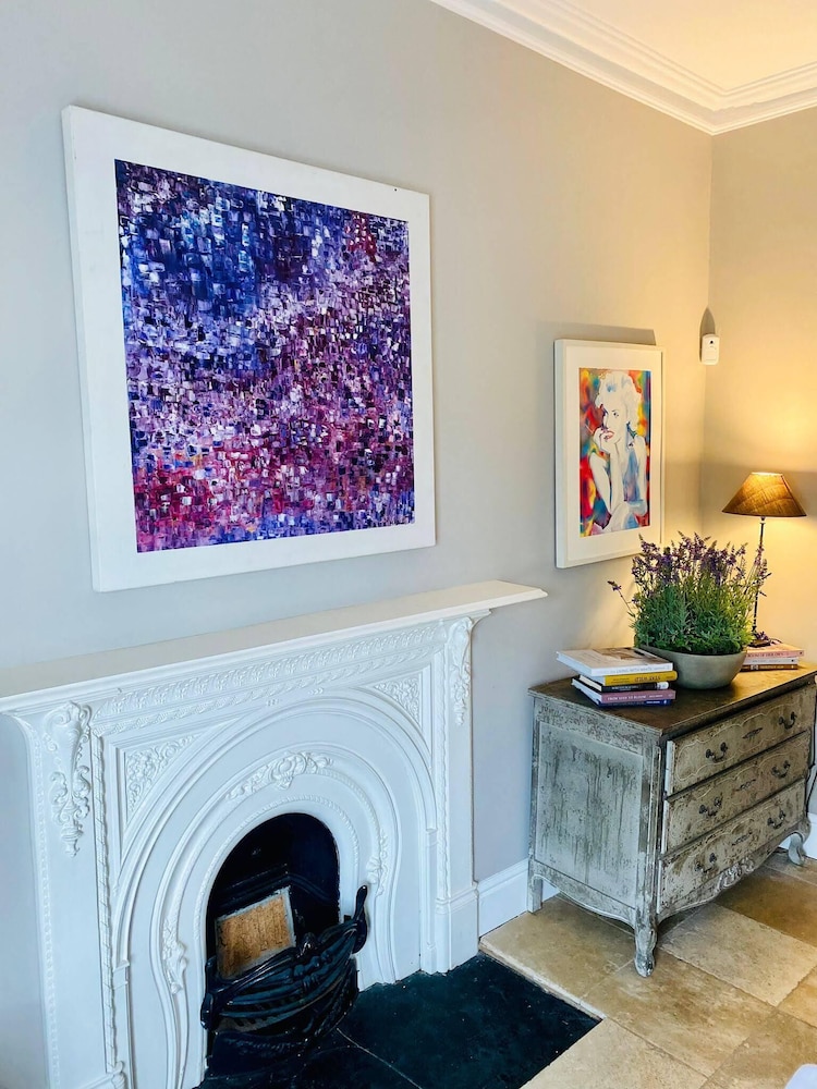 4-bed House in Kildare, Sleeps 8 With Parking