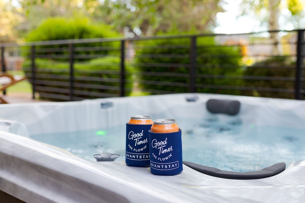 Forest Ridge Loop by Avantstay Hot Tub Private Community Amenities