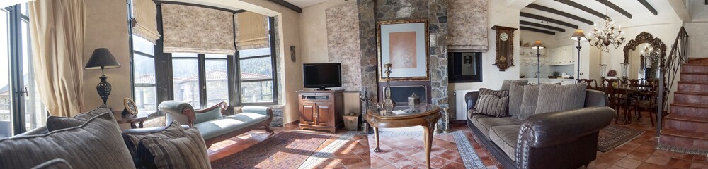 Ostra Menalon Luxury Suites