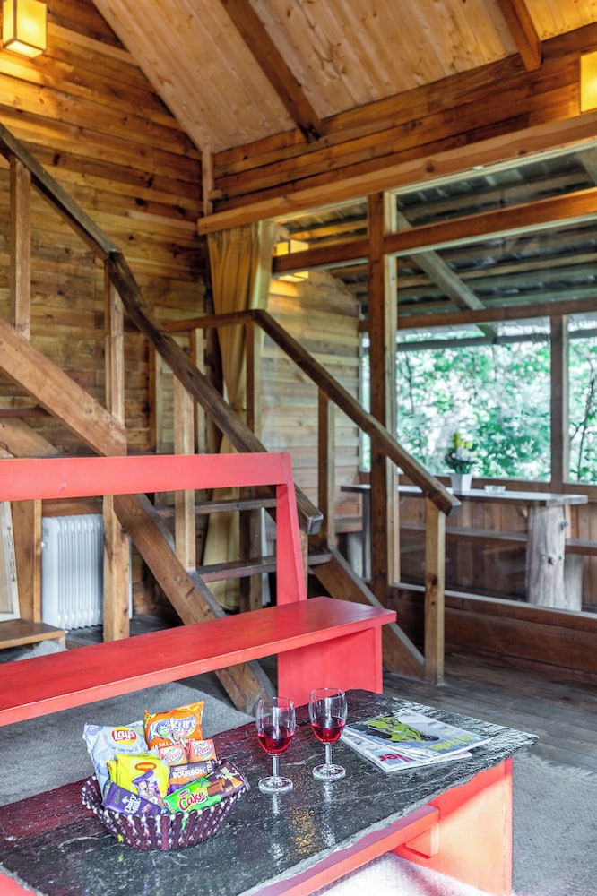 Alaya Stays Suro Woodcrest Chalet
