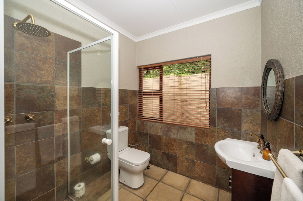 Bushbaby Valley Lodge