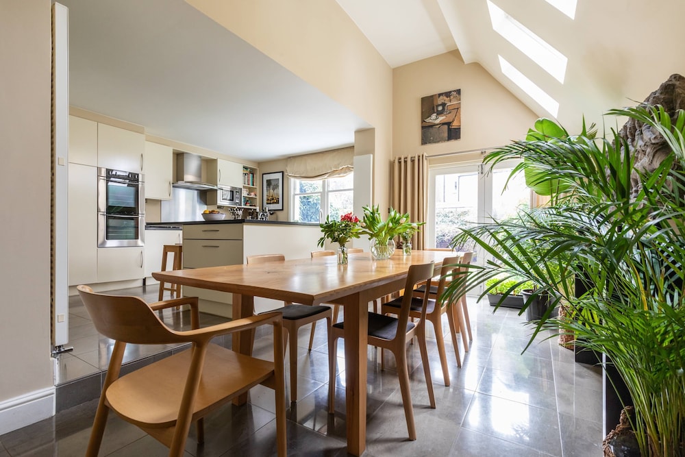 Poplar Grove II by Onefinestay