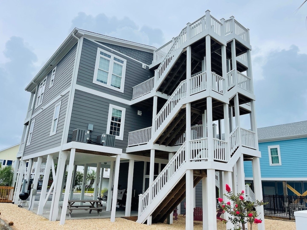Compass Rose 4 Bedroom Home by RedAwning