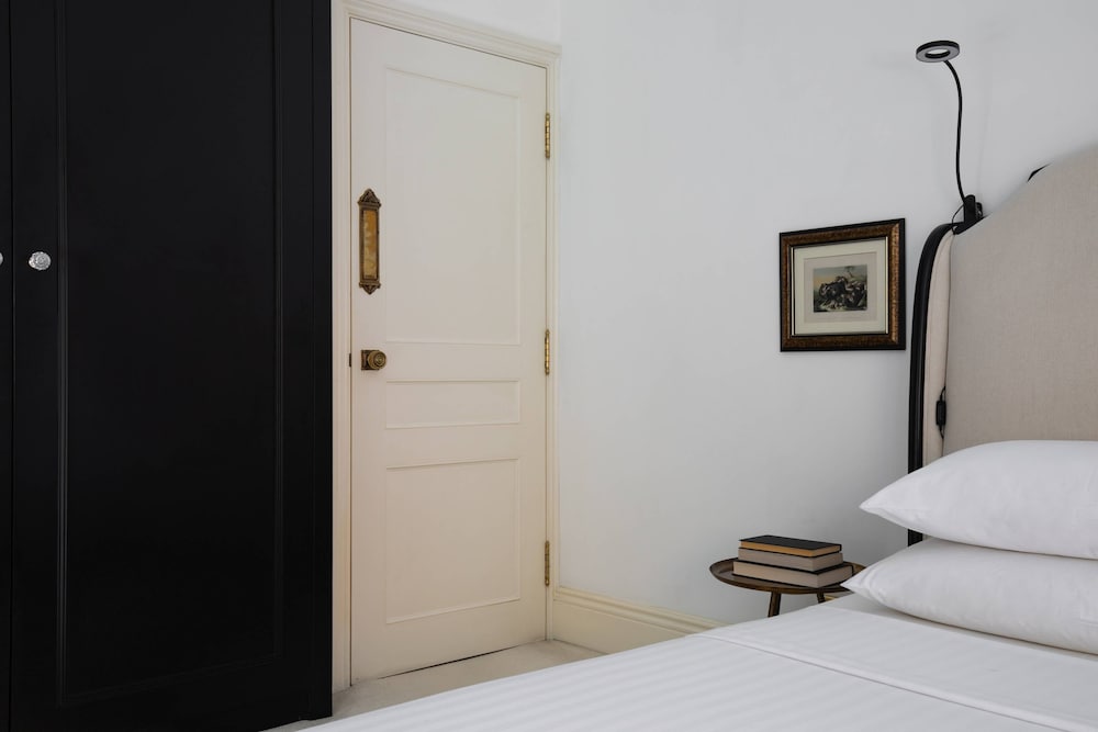 Fitzjames-avenue IV by Onefinestay