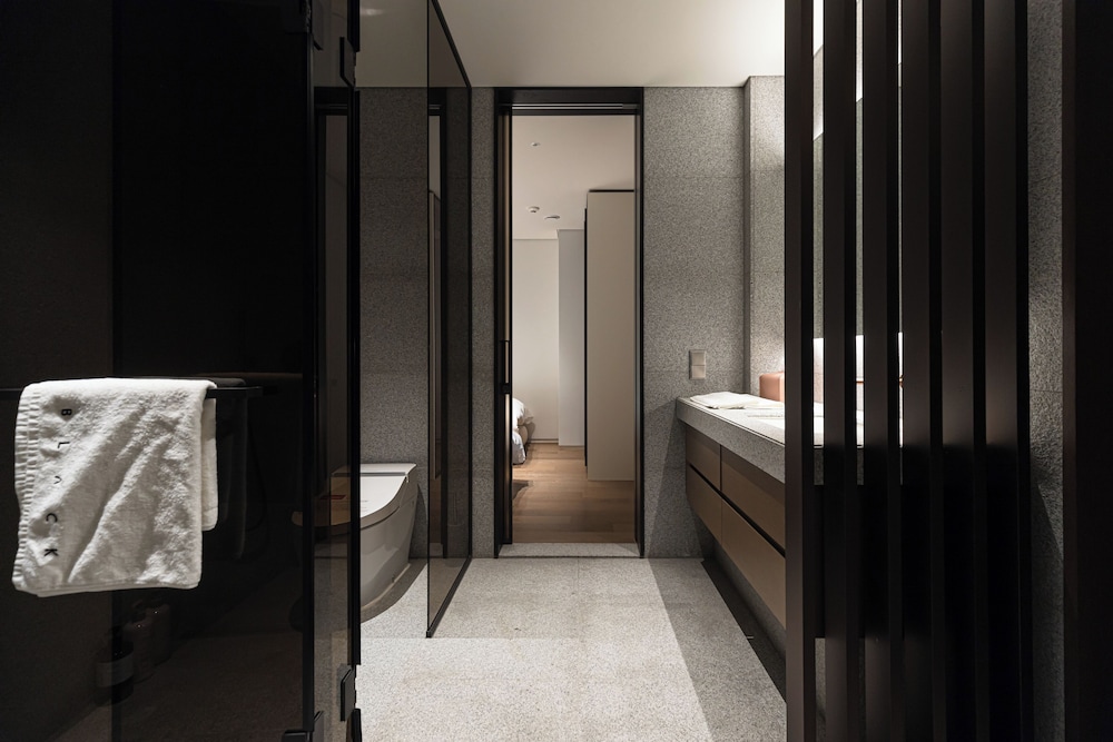 Caelum Black Gangnam Luxury Apt