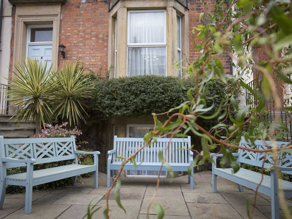 6 Abbey Terrace