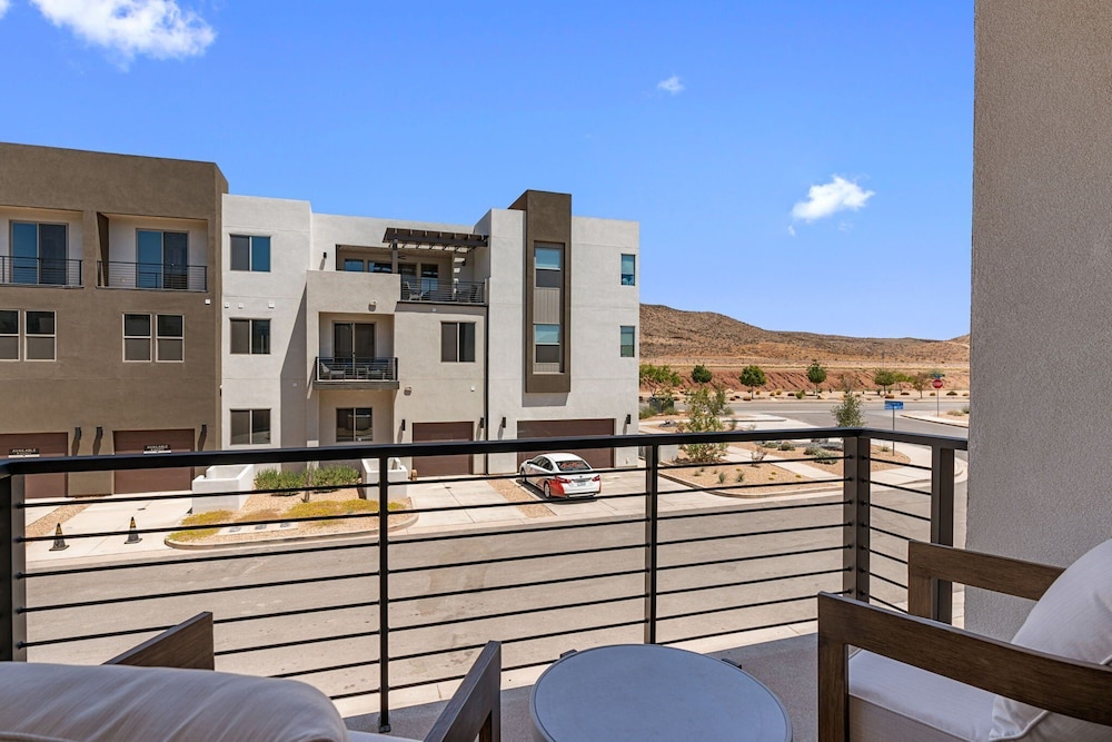 The Crash Pad 5 Bedroom Townhouse