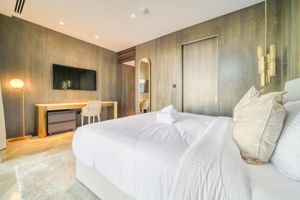 Modern Sea View Apt at the Five Palm Jumeirah