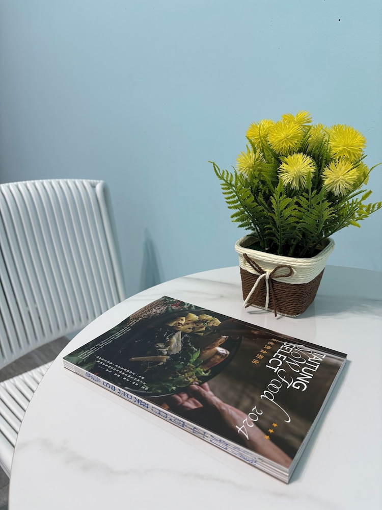 ZHIBEN SUNFLOWER BED AND BREAKFAST