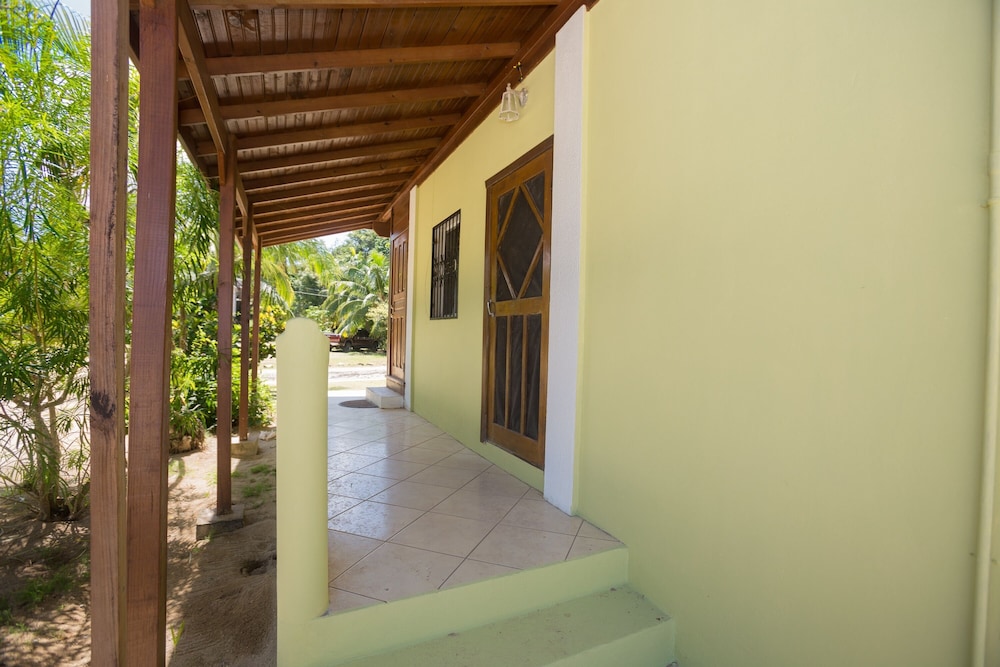 Roatan Ocean View - Ground Floor 2 Bedroom Apts