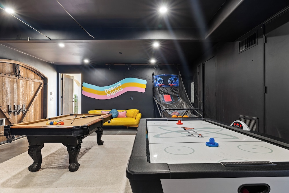 Luxe 7bdr Oasis w/ Pool, Putting Green, Game Room Villa Del Gallo by Avantstay view 2