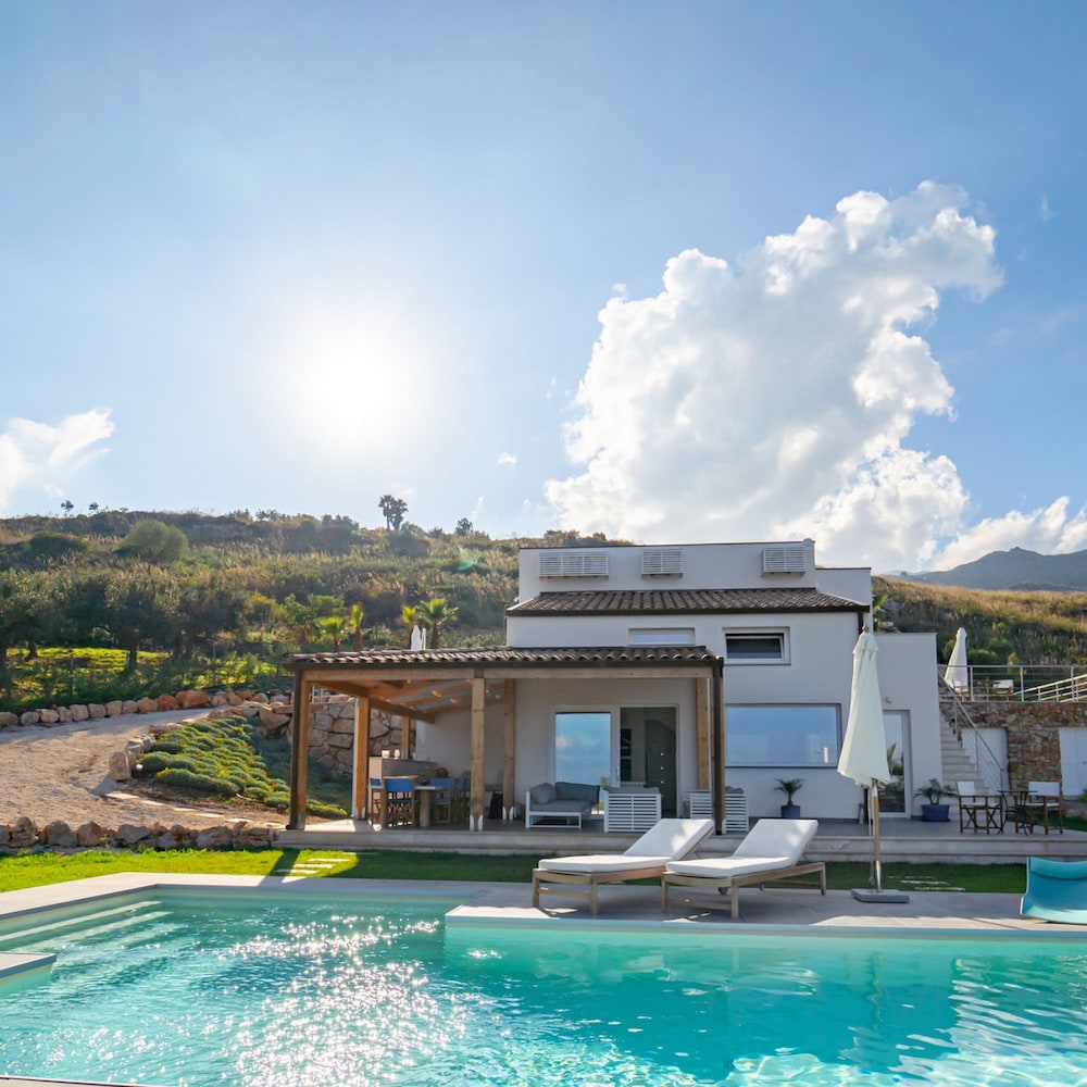 Villa Majestatis in Scopello view 4