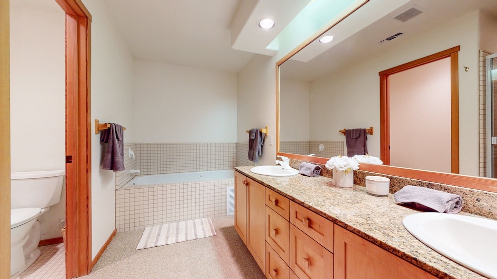 Snowcreek V #819 4 Bedroom Condo