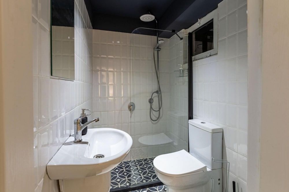 Flat 5 Min to Taksim With Backyard in Cihangir