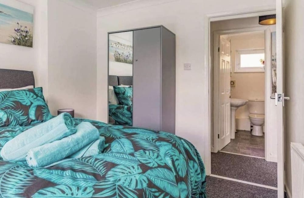 Lovely Apartment 1 King 4 Single Beds view 2