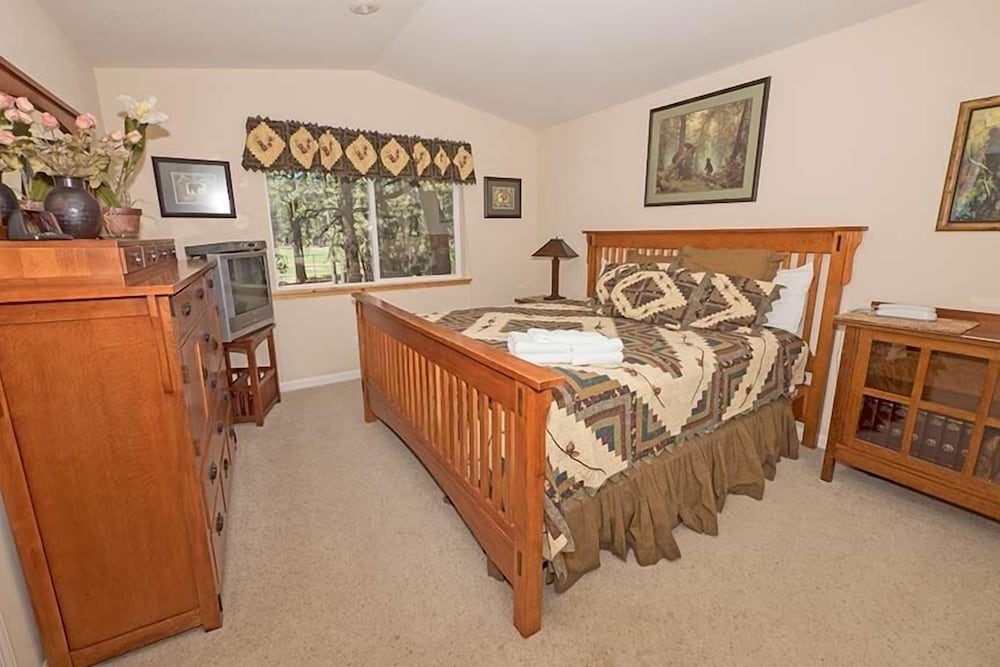 3301 Marlette Circle 3 Bedroom Home by RedAwning