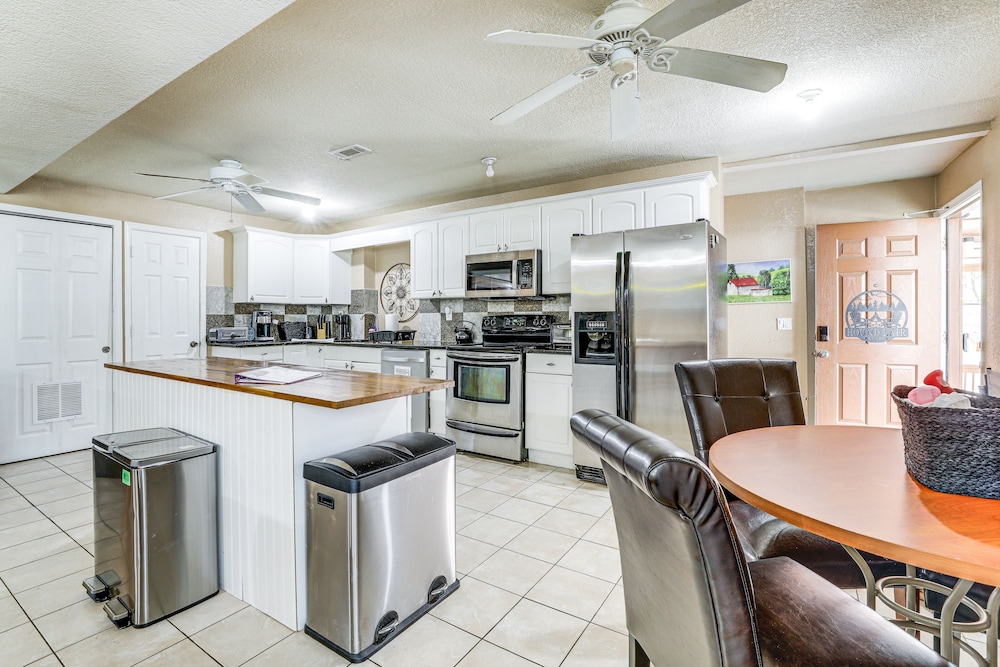 Pet-friendly Lilburn Duplex w/ Patio & Grills!