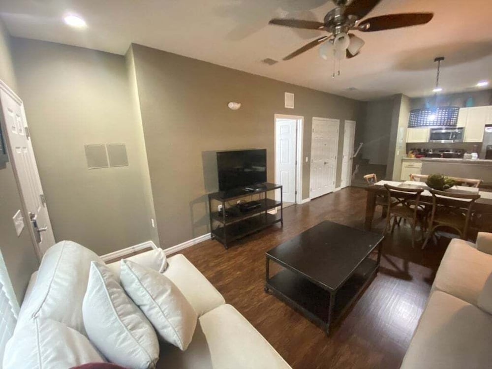 Family Retreat 3 Miles To Disney & Attractions 3 Bedroom Townhouse