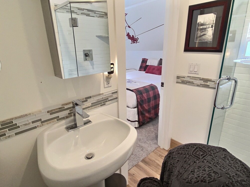 1150 Empire Skiers Little Secret! 2 Bedroom Townhouse