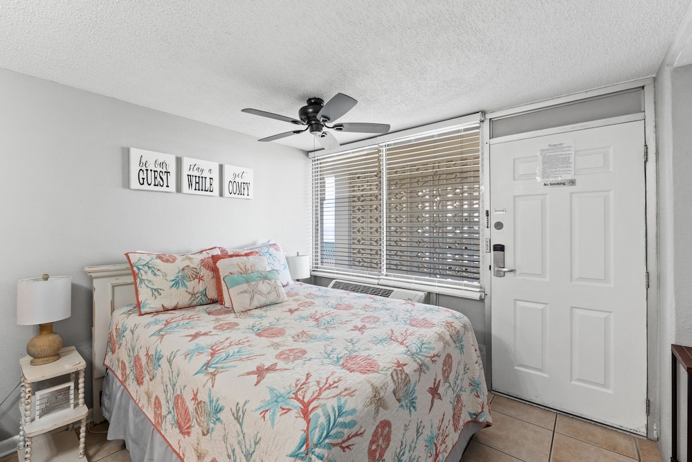 Fontainebleau Terrace by Book That Condo view 4