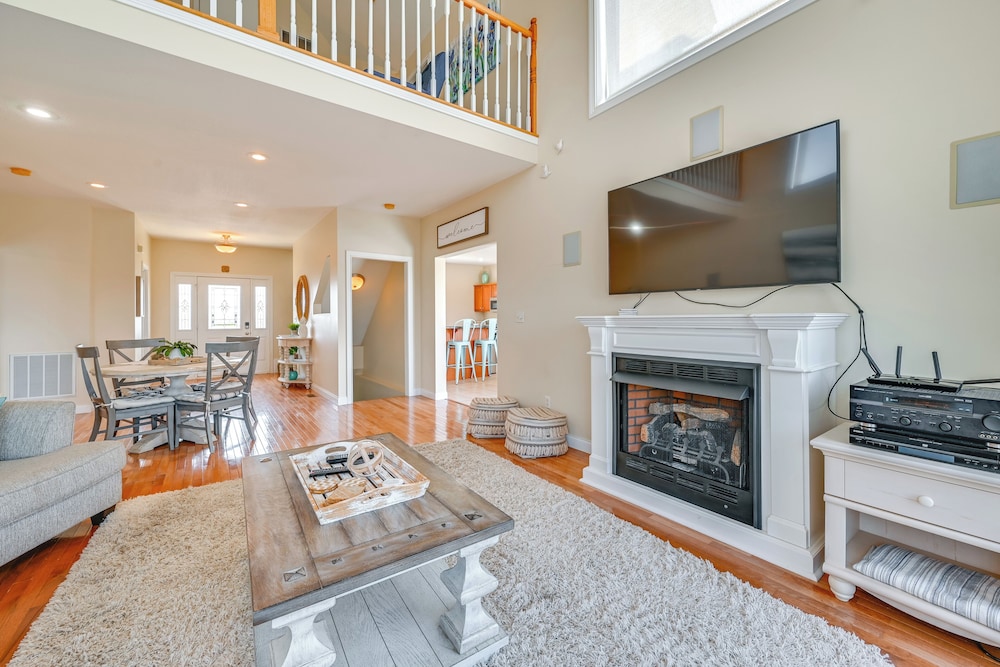 Lake Cumberland Home w/ Hot Tub & Game Room