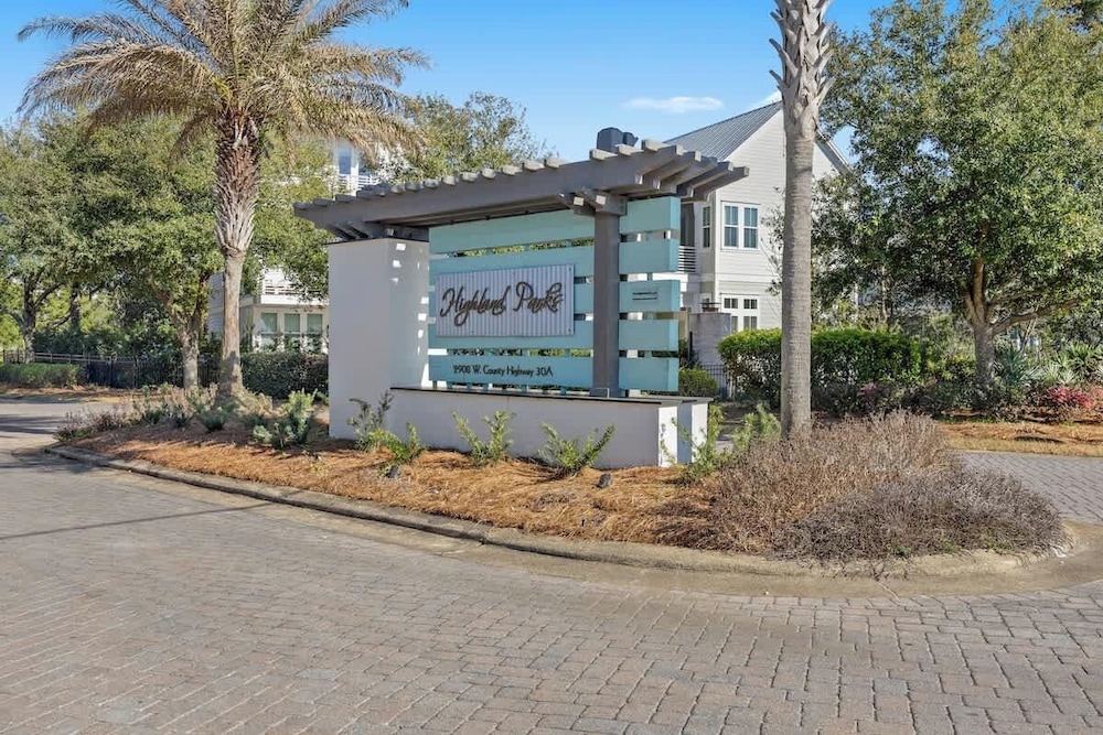 Dream Home Steps from Emerald Beach