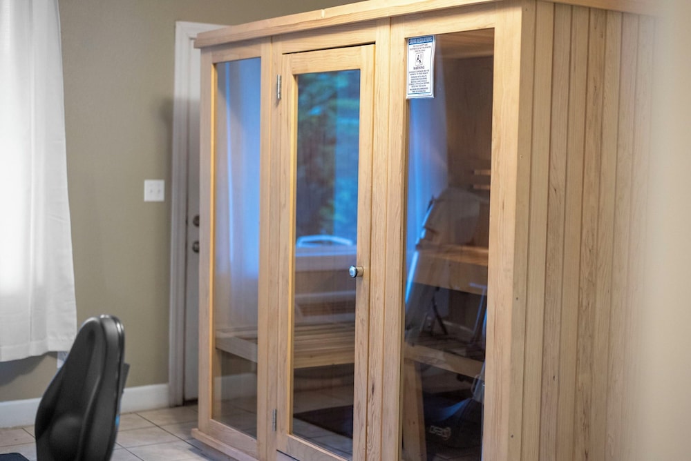 Cozy 3BR Lake Access w Sauna