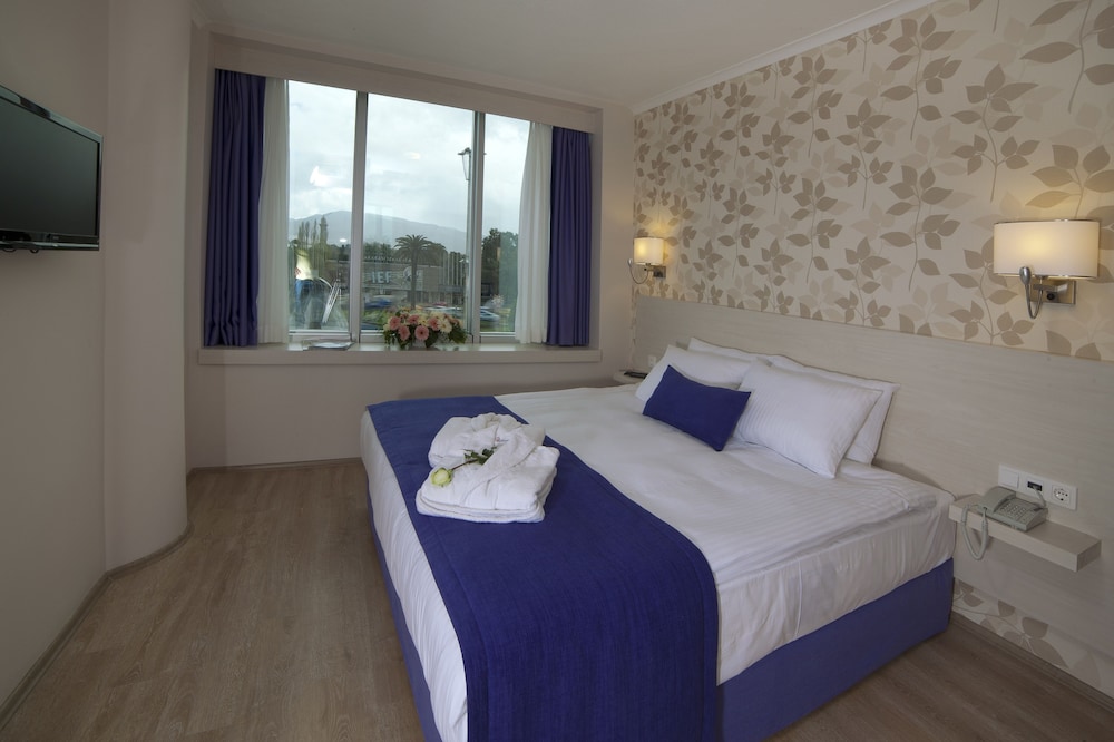 Yürüyüş Yapılan Otel - Image 5