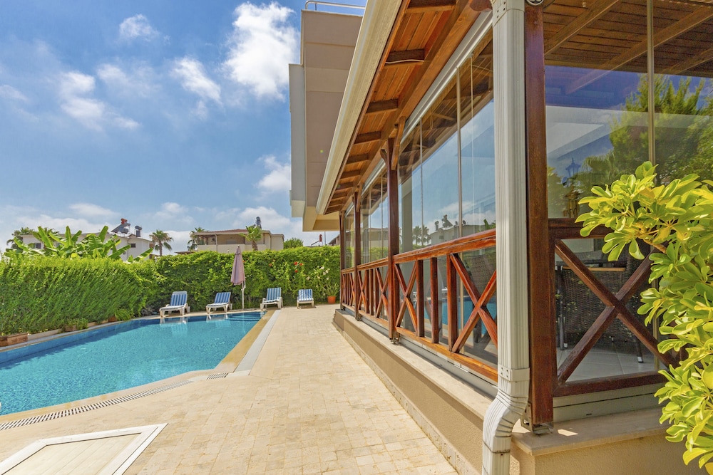 Paradise Town Villa Premium