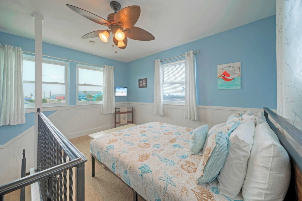 Luxe Coastal Stay w/ Private Pool, Walk to Beach Leave of Absence by Avantstay