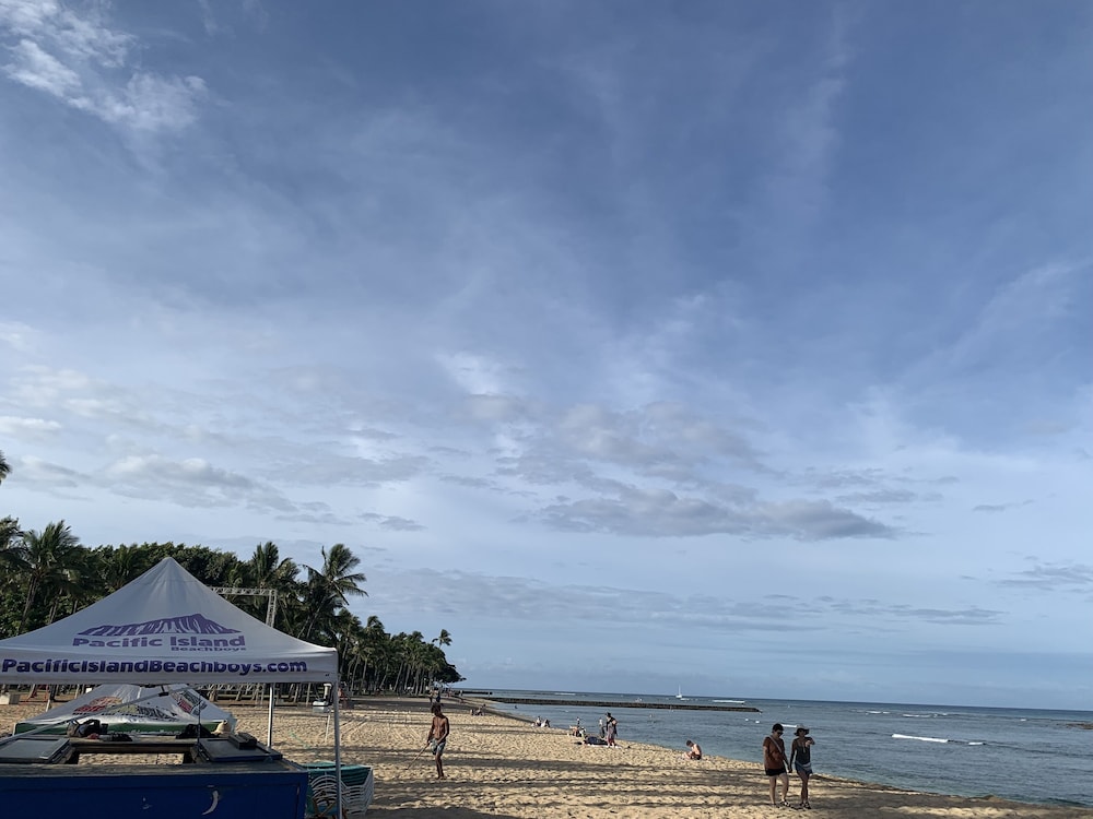 Waikiki Banyan-Free Parking-Free WI-FI: activities & amenities photo