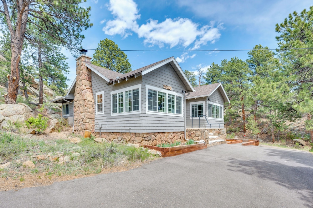 Steps to Estes Lake: Mtn-view Hideaway w/ Hot Tub!