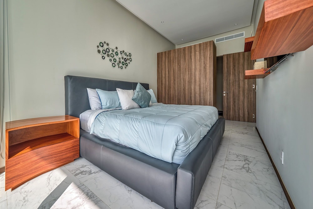 Apartments with Beach Access