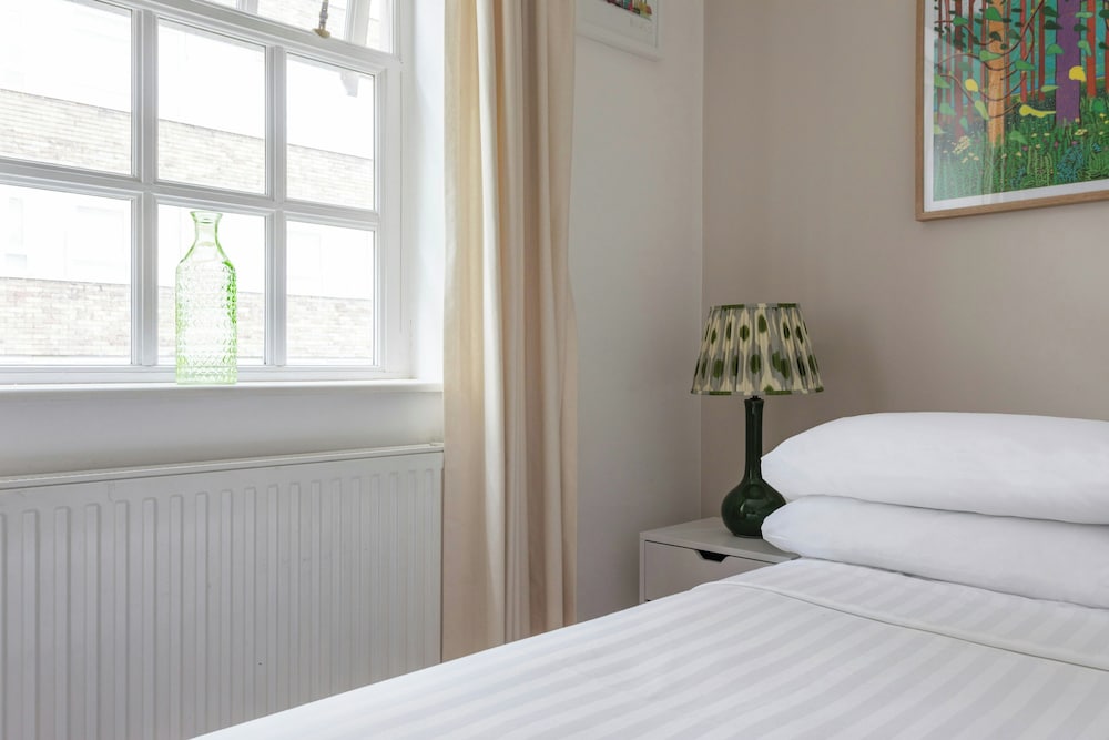 Bathurst Mews III by Onefinestay