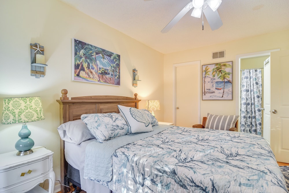 5 Mi to Beaches: Seminole Retreat w/ Balcony