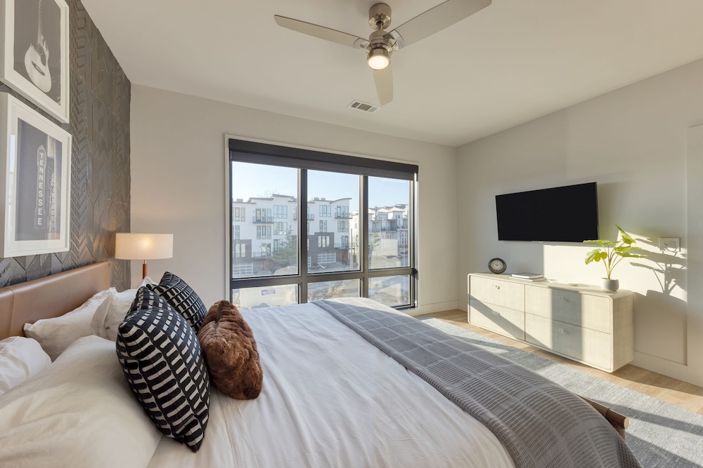 Honkey-tonk by Avantstay New Modern 2bdr in Walkable Midtown w Gym Pool
